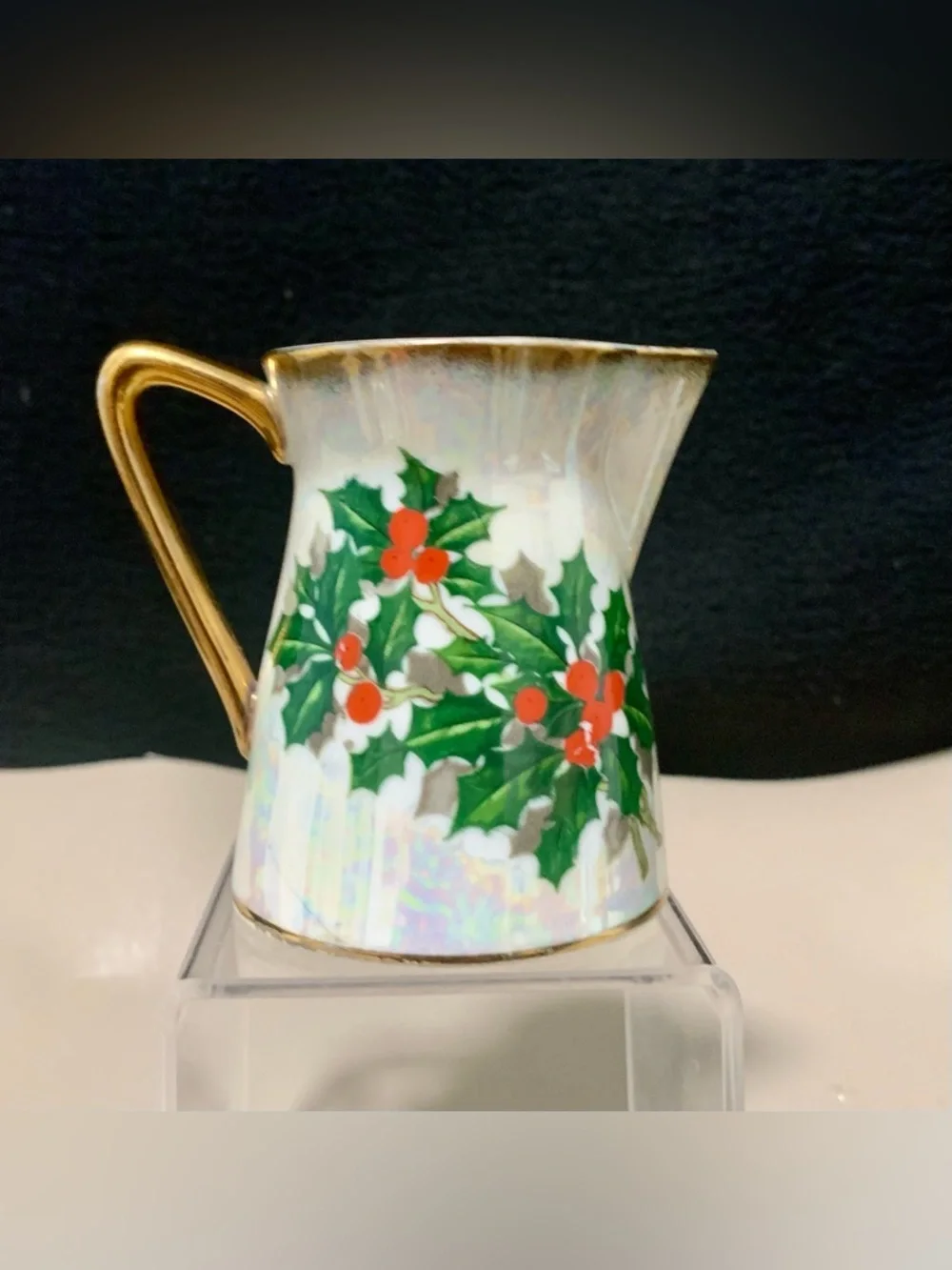 🔍 Vintage Ucagco Christmas Holly Lusterware Porcelain Creamer – Made in Japan